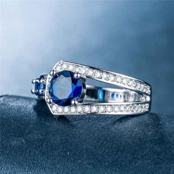 Unique 925 Silver Ring Round Cut Blue Sapphire - Picture 3 of 3